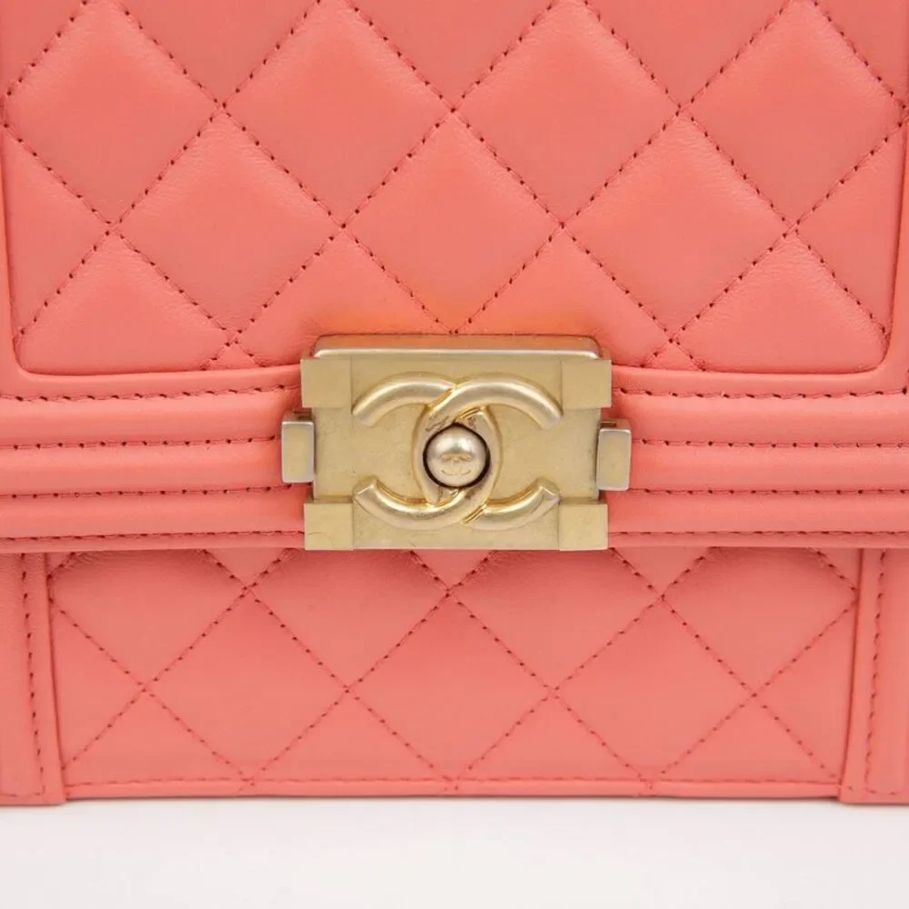 CHANEL details gender